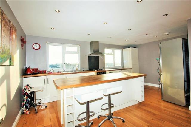  Image of 3 bedroom Duplex to rent in Gladstone Park Gardens London NW2 at Gladstone Park Gardens, London, NW2